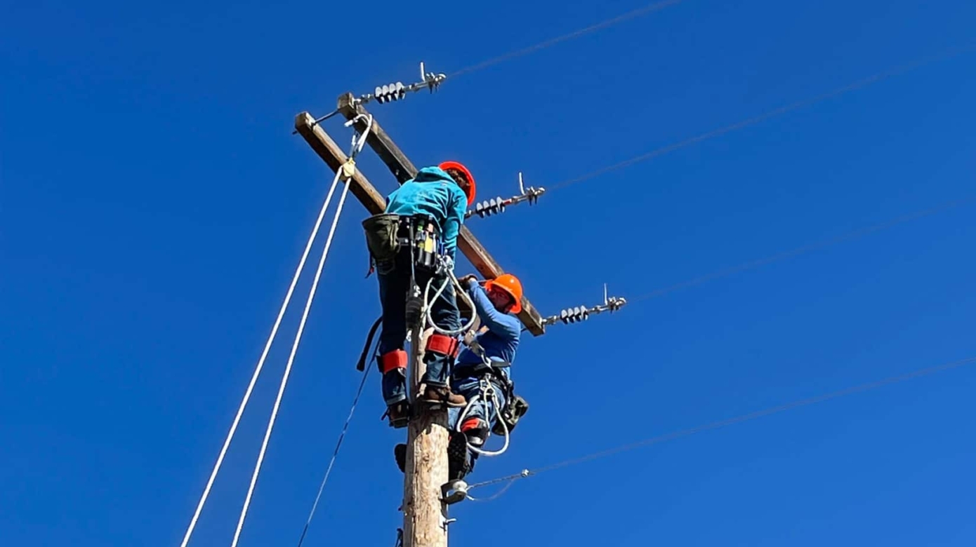 Lineman Training: Climbing Techniques for a Beginning Student